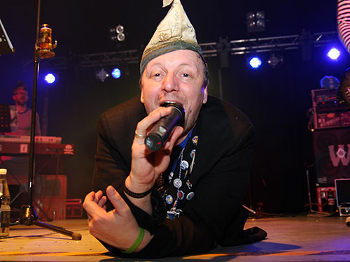 Singen kann Uwe Mock, Frontmann der Band Les6Kölsch1Cola in jeder Lebenslage