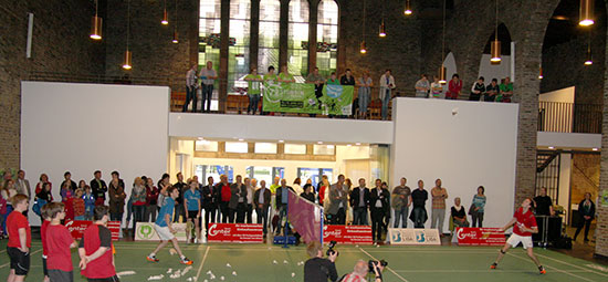 Das wird die Kirche zum sportlichen Ereignis: Der BC Düren 57, Badminton-Bundesligist, war der regionale Schirmherr der 72-Stunden-Aktion