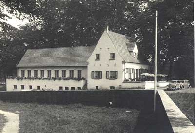 Die Terasse und deutlich zu erkennen die Jahreszahl der Erbauung: 1938 war Eröffnung des Haus Hesselmann.