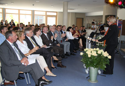 Dass so viele Ehrengäste der Einladung zur offiziellen Eröffnung gefolgt waren, freute Schulleiterin Beate Wirth-Weigelt besonders.