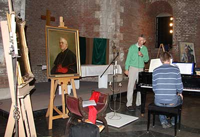 Währenddessen in der Schlosskapelle: &quot;Gesicht zeigen&quot; mit Museumsleiter Marcell Perse am Mikrofon.