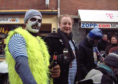 Mit Maske und ohne - wer ist wer?