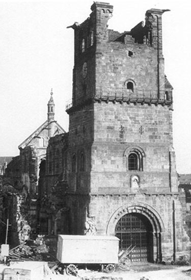 Viel erzählen kann der Westturm von Zerstörung und Wiederaufbau. Foto: Archiv