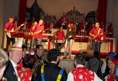 Lassen keinen karnevalistischen Evergreen aus: Die Backes Band