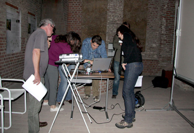Stimmlich in Szene setzte das Ensemble Bühne 80 das Bilderbuchkino zur Fledermausnacht.