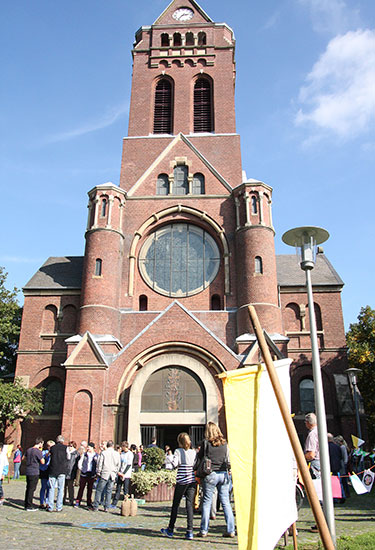 Festlich geschmückt hatte sich St. Joachim für den "Engel der Kulturen"