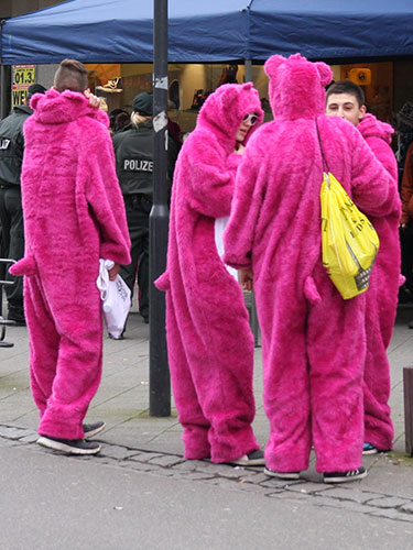 Ich hab drei Haare auf der Brust ich bin ein Plüschbär…