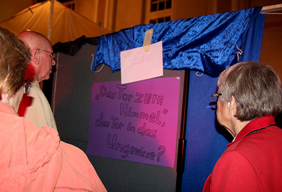 Eintreten in das Himmelstor? Aufforderung in der Christuskirche