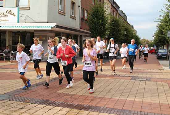 Einlauf auf dem Marktplatz von Jülich