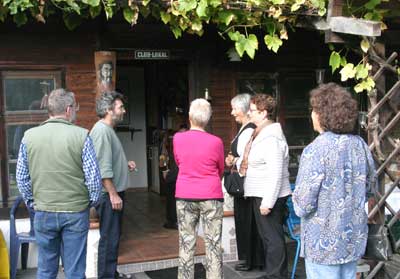 Sogar das „Allerheiligste", nämlich die Arbeitsstätte, durften die Gäste bei Jens Dummer in Augenschein nehmen.  