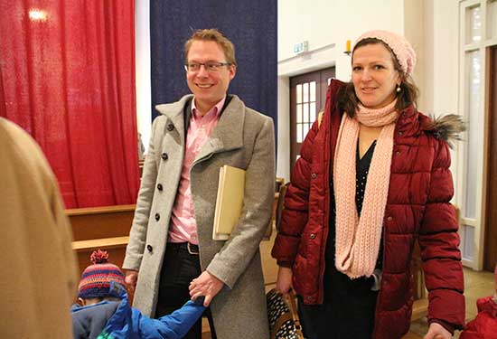 Christoph Rück, Kirchenmusiker der Pfarrei Heilig Geist: &quot;Ein toller Eindruck. Die Kinderkatechese hat mich sehr beeindruckt und die Fähigkeit des Übergenerationalen. Fragen würde ich ihn gerne: Wie wünscht er sich die Kirche in zehn Jahren?&quot;
