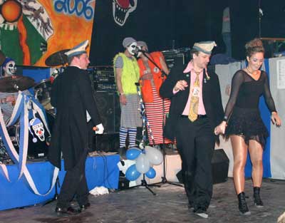 Ein Tänzchen in Ehren…