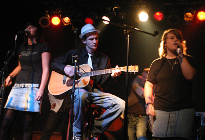 Zwei Mädels und ein Bub sind…