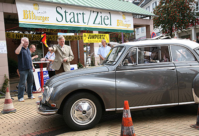 Abfahrt - Jülichs Bürgermeister Heinrich Stommel…