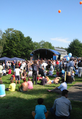 Die Bühne am Seecasino des Forschungszentrums Jülich.