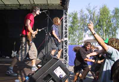 Es rockt gegen Rechts im Sommer 2001…