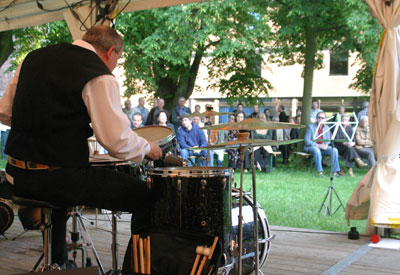 Warm-up im Innenhof mit der…