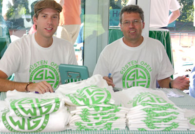 Fertig zur Anprobe: Die Teilnehmer-Ausrüstung der "Güsten Open"