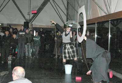 Ab sofort wird zurückgesch…ossen: Die Maulende Myrthe (Cordula Hein) auf Feldzug.