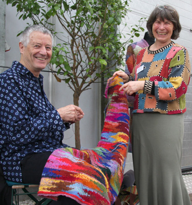 Der persönliche Kontakt von Rosemarie Kaufmann zu Kaffe Fasset machte das bestrickende Ereignis im Glashaus schon zum zweiten Mal möglich.