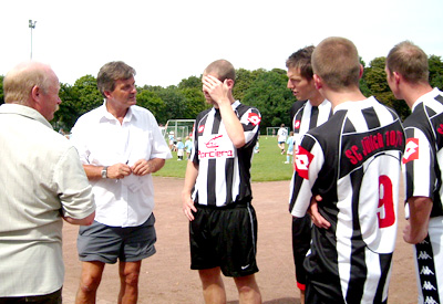 Die Presse beguckt die 1. Mannschaft der neuen Saison
