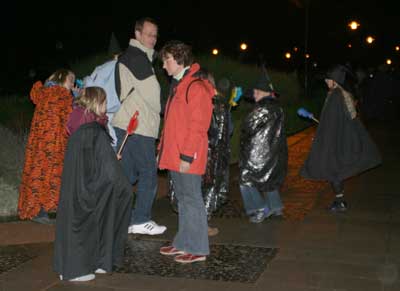 Wer keinen Feuerblitz hat, muss zwischen Süd- und Nordbastion Hogwarts laufen. 