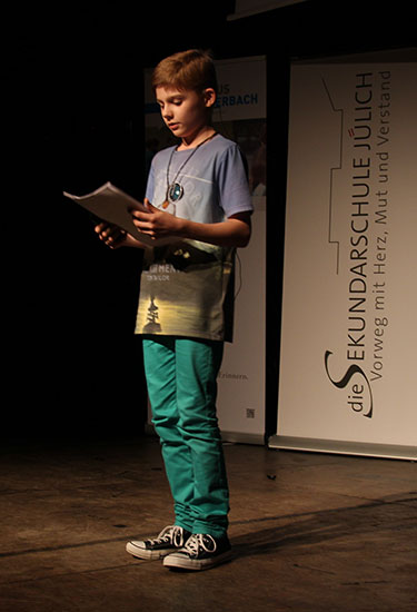 Gino Machunke ist ein echter Slammer, er erklärt "Strom - von Power und Puelmützen"