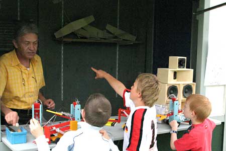 Herr von Büren kann es erklären. 