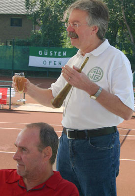 Jürgen Kreuzer eröffnet das Turnier