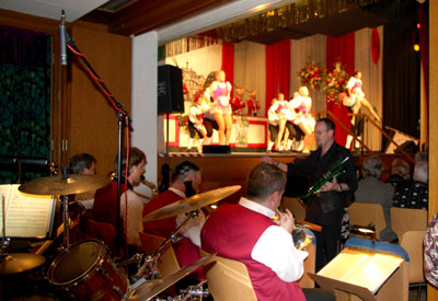 mit Unterstützung von Ted Borgh die Kammerkätzchen und ihre Kammerdiener