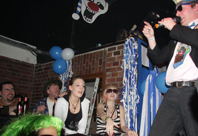 Axel hat die Frauenpower im Visier