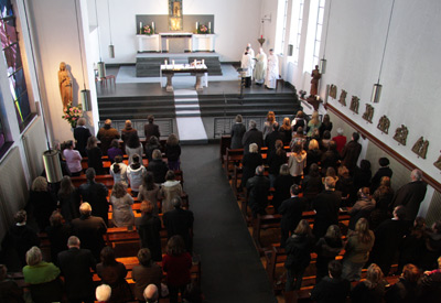 …vor der zahlreich erschienen Festgemeinde in der St. Josef-Kapelle 