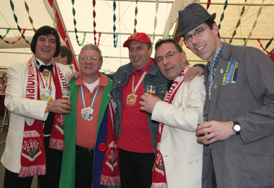 Hielten sich im Hintergrund: (v.l.) Präsident Mike Schmitz, Geschäftsführer Jürgen Vent, Ehrenvorsitzender Günther Wonters, Vizepräsident Heinz-Jakob Schmitz und Pressesprecher Dirk Emunds. 