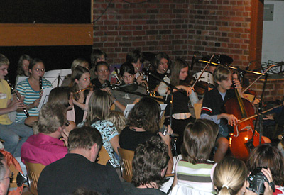 Gute zu hören, aber fast im verborgenen wirkende: Die Musikschul-Band.