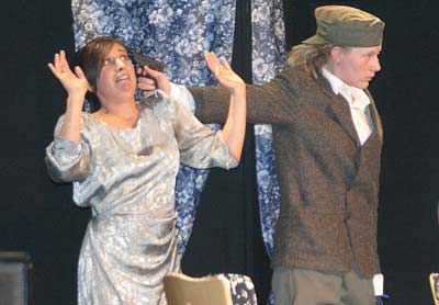 Herrlich überspannt: Angelica Fernandez als Mutter Ulla.