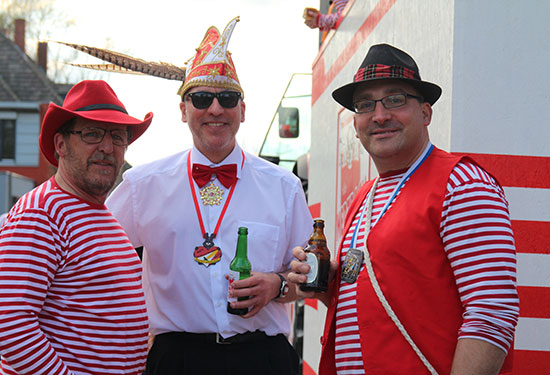 Echte Fründe … feiern Karneval im April