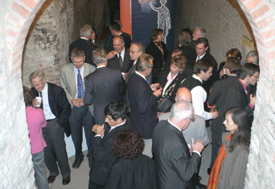 Nach dem Festakt, das Fest im Schlosskeller, wo die Patin Minerva im Original zu finden ist.