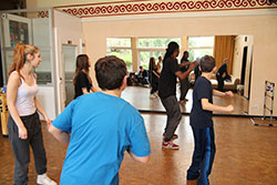 Beim HipHop-Tanzen begutachtet jeder seine eigenen Moves