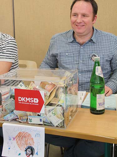 Wer wollte, konnte auch die Spendenbox noch füllen. 