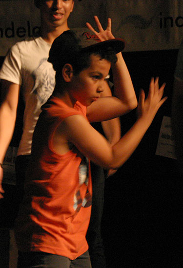 Er forderte seinen Lehrer Thorsten Baulig zum Breakdance Battle heraus.